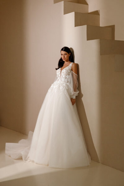 , Warmth and Elegance: Why Choose Wedding Dresses with Sleeves for Winter Celebrations